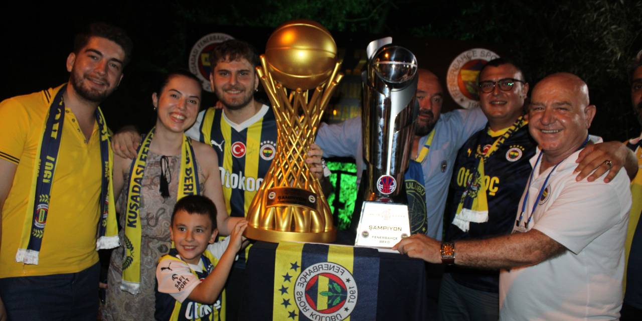 Kuşadası’nda Fenerbahçe kutlaması yapıldı