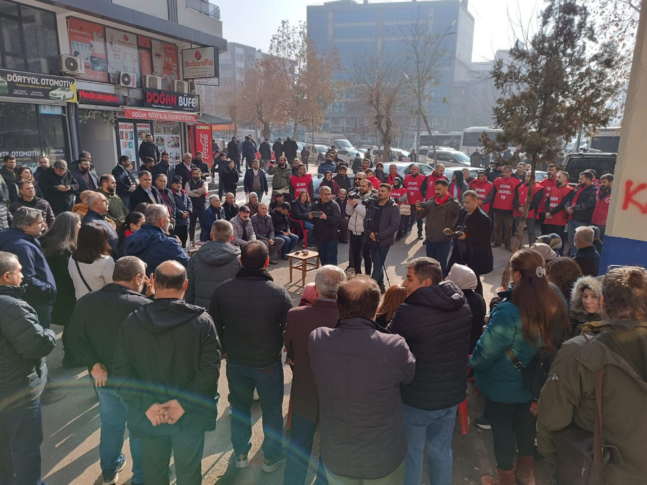 Batman'da kayyım uygulaması nedeniyle işten çıkarılanlar eylemde