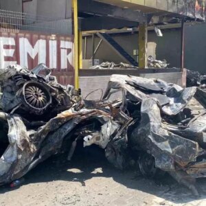 hataydaki sanayi sitesinde yangin hurda araclar alevlere teslim oldu PRQCj6W1