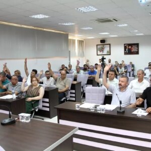 kula belediye meclisinde 3 chpli uye istifa etti fzhwF7Q9