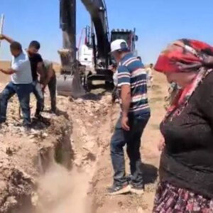 pasali koyunde su eylemi koyluler is makinesini durdurdu Oypt2YKC