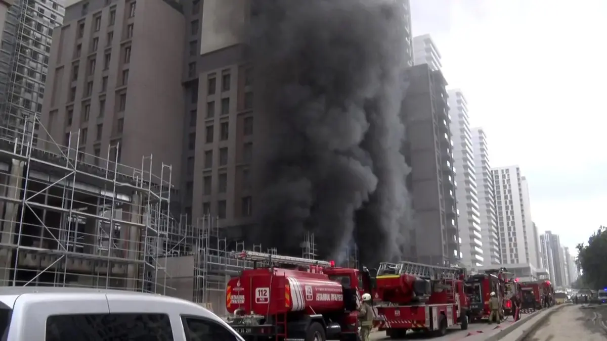 kadikoyde insaatta yangin cikti ajGTmiP3