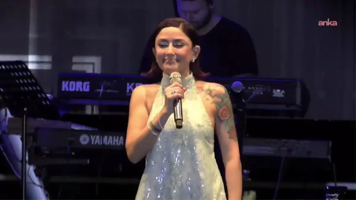 melek mossodan ahmet namliya tepki benim giydigim kiyafetle duygularimi ifade ediyorum 5Nwr2NPu