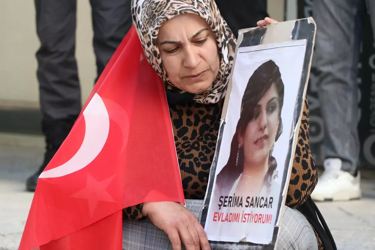 aileler 111 haftada evlatlari icin eylem yapti jugzpiu1.jpg