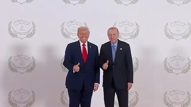 cumhurbaskani erdogan ile trumptan misirda aile fotografi JCt8A6sC.webp