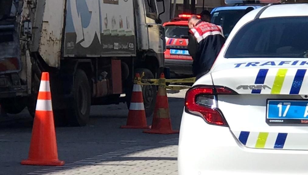 kamyonun carptigi yasli adam hayatini kaybetti mgFhXdU9