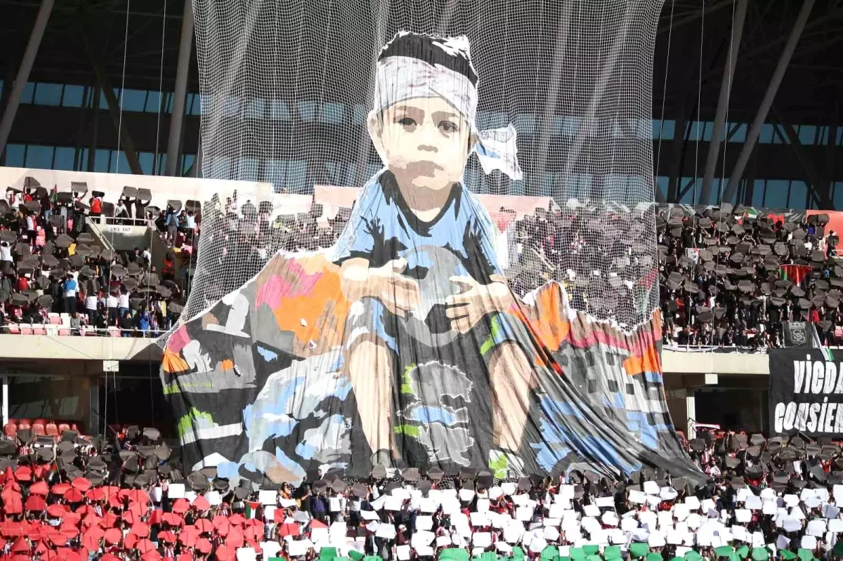 sivassporlu taraftarlardan gazze protestosu pbGriFMj