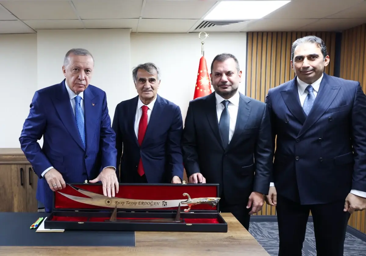 trabzonspor baskani ve efsane isimler cumhurbaskani erdogan ile bulustu kkXA3FrT.jpg