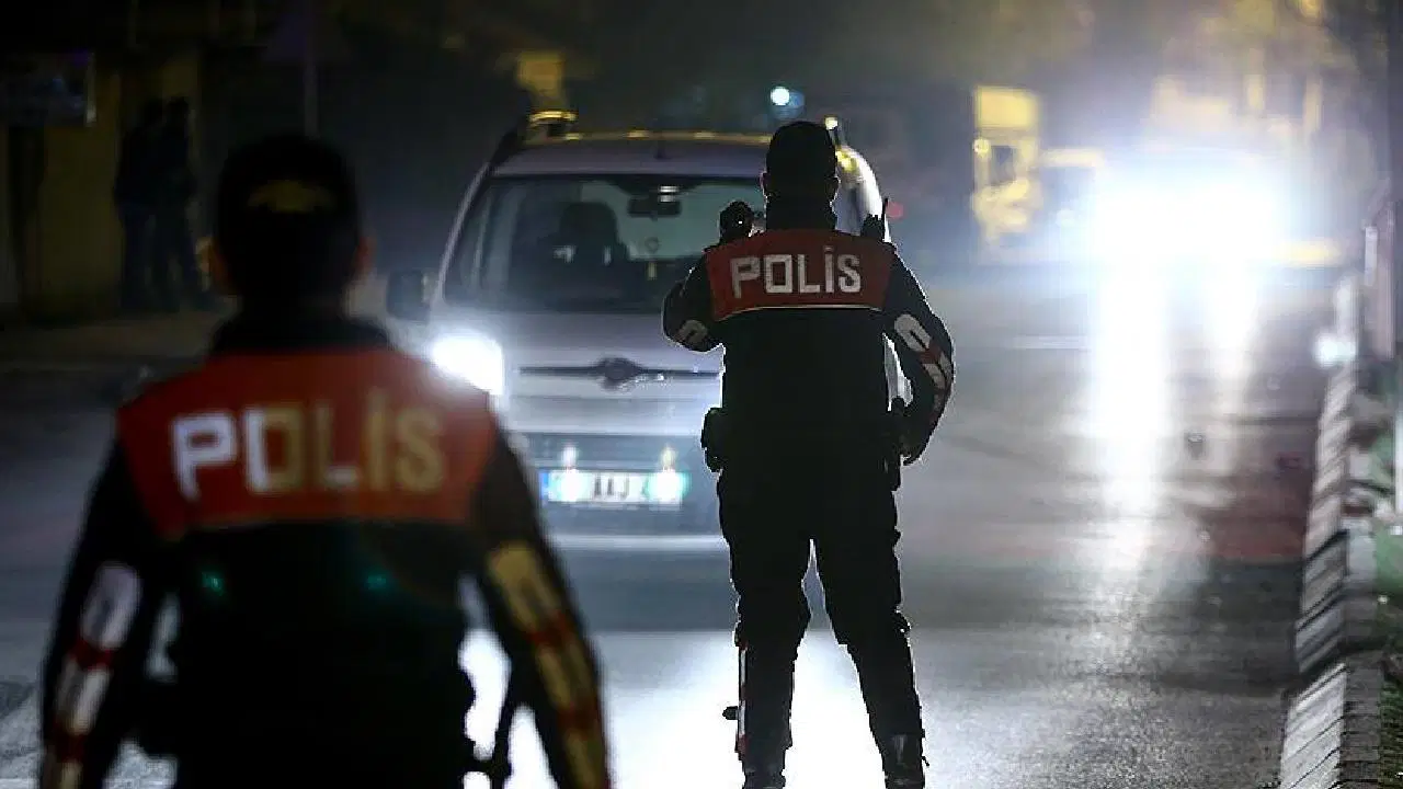 istanbulda huzur operasyonu bini askin kisi gozaltina alindi tM1QnBpy.jpg